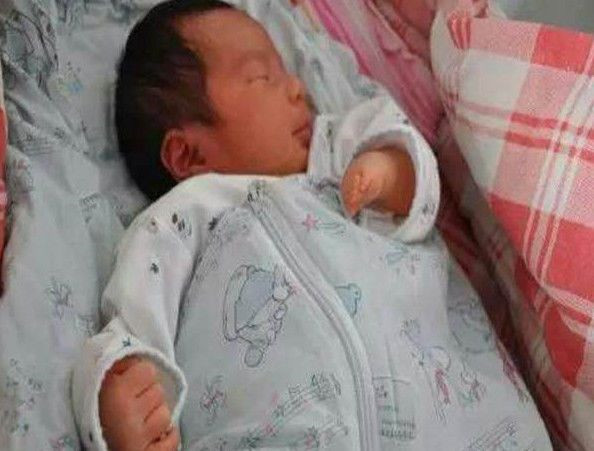 孕妈产子后竟发现宝宝没有手指,知道真相后泣不成声!